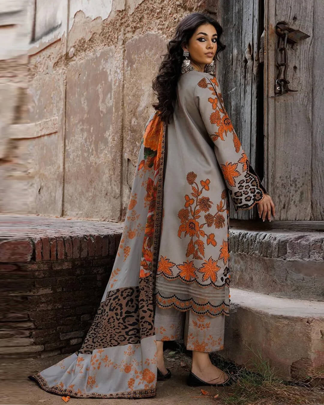 3 Pcs Women's Unstitched Khaddar Printed Suit