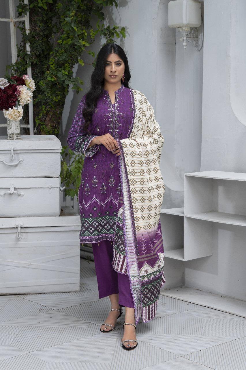 3 Pcs Women's Unstitched Khaddar Printed Suit